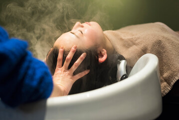 顔が下がるのは重力のせいじゃない、頭皮です